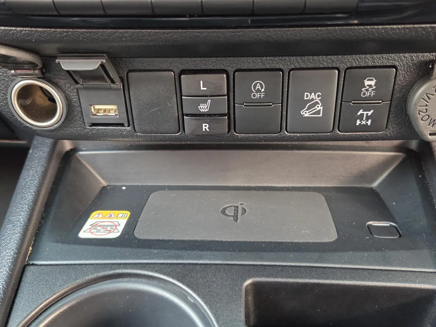 2024 Toyota Hilux Gallery Image 28