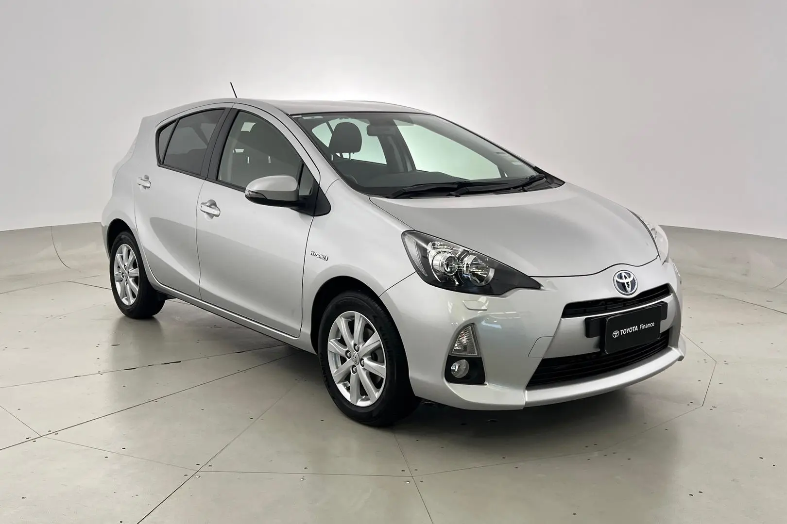2013 Toyota Prius C Gallery Image 1