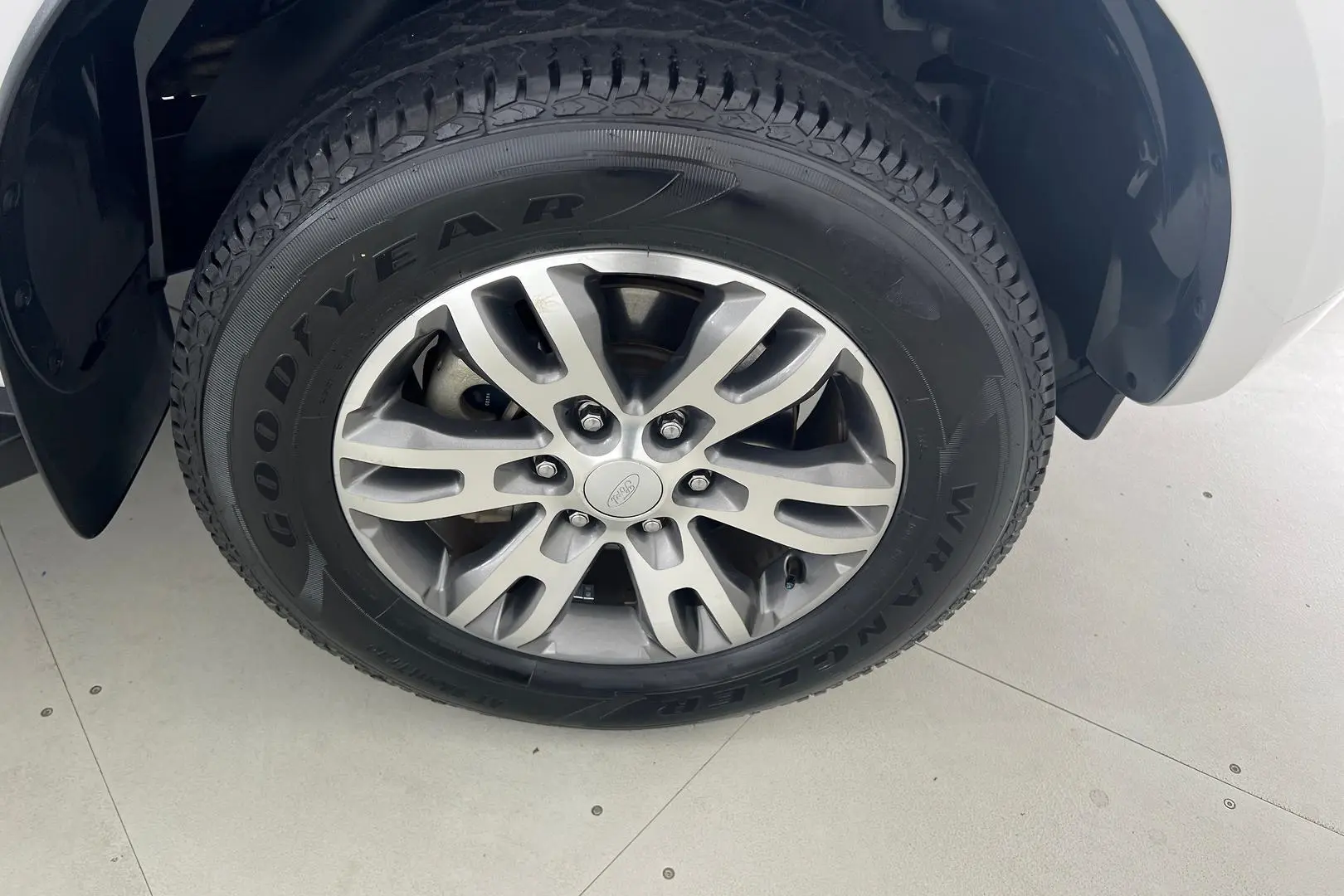 2018 Ford Everest Gallery Image 12