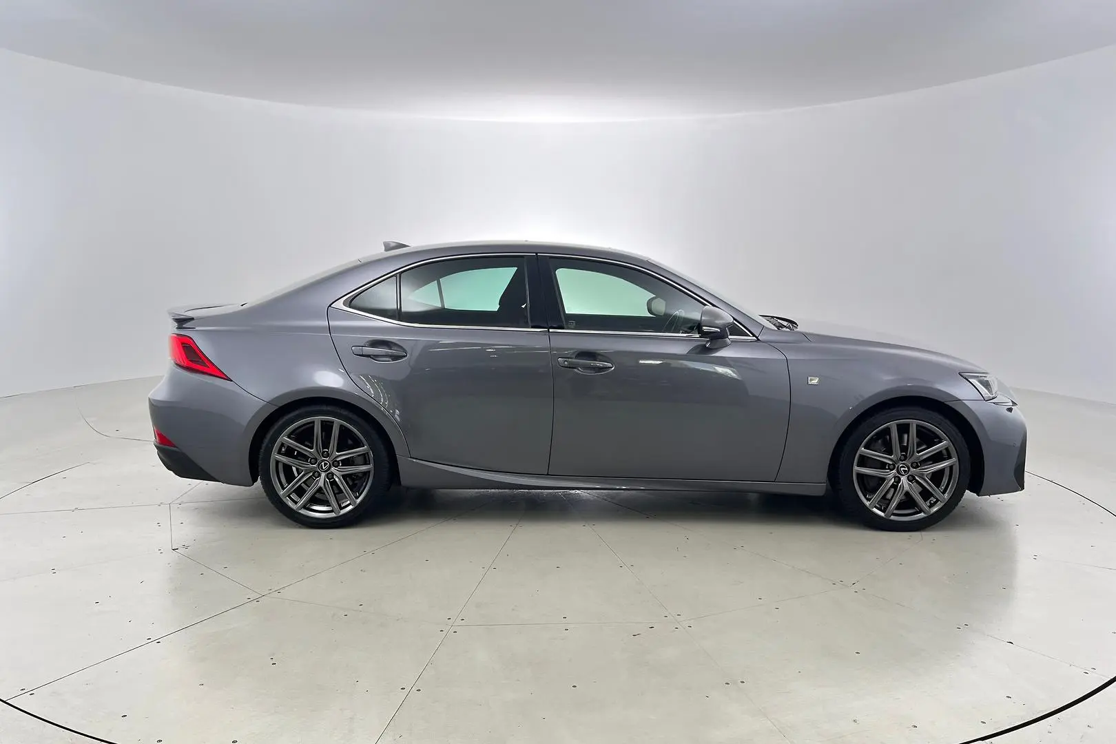 2019 Lexus IS Gallery Image 3