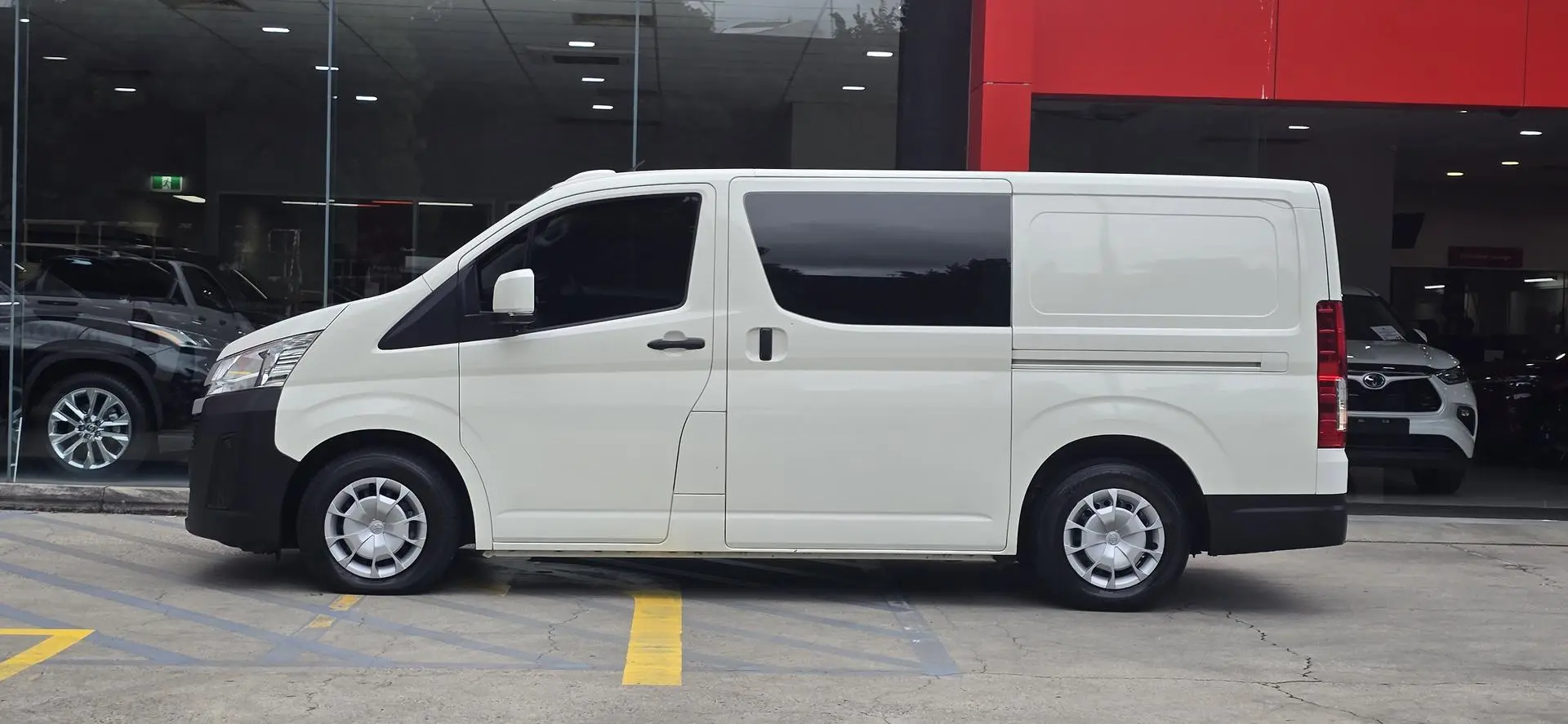 2022 Toyota Hiace Gallery Image 6