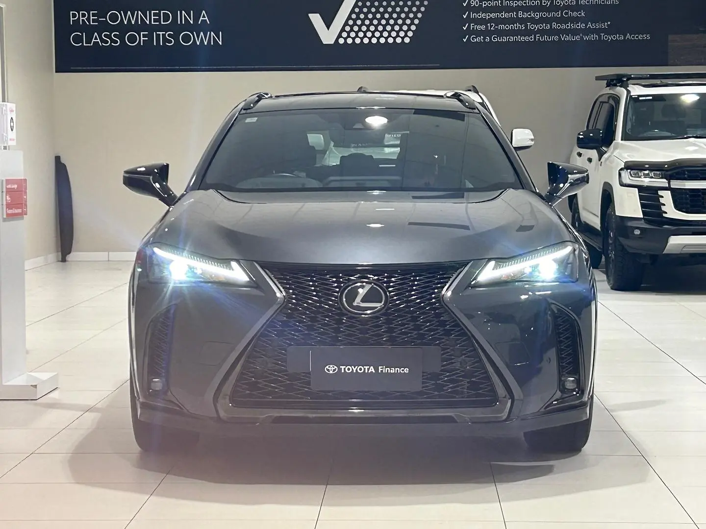 2023 Lexus UX Gallery Image 4