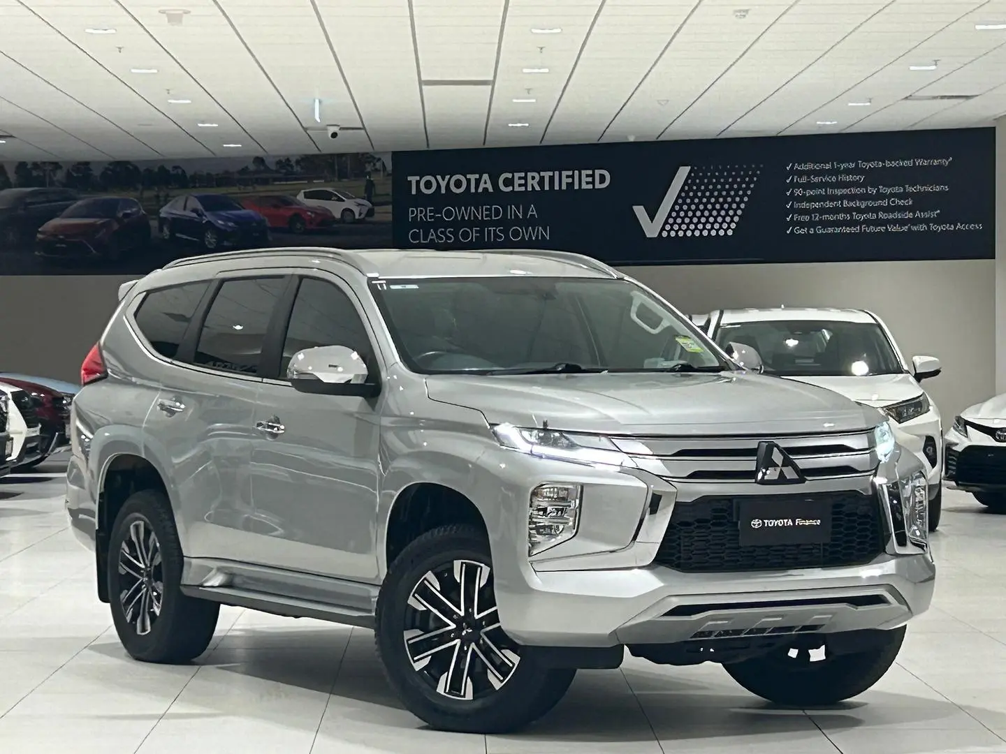 2023 Mitsubishi Pajero Sport Gallery Image 1