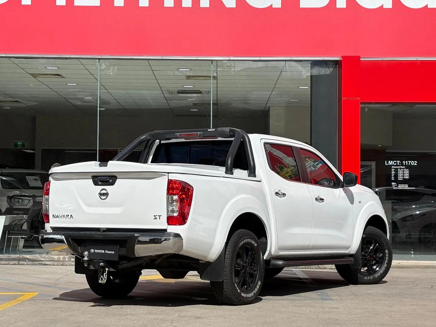 2020 Nissan Navara Gallery Image 9