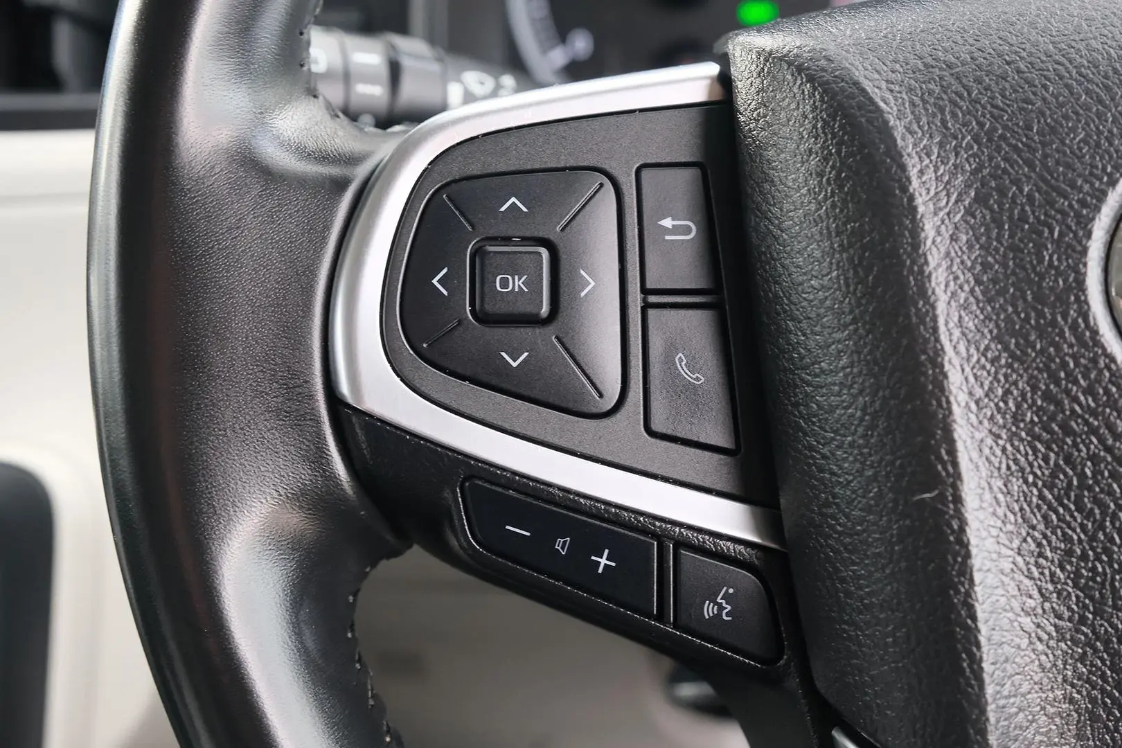 2020 Toyota Hiace Gallery Image 17