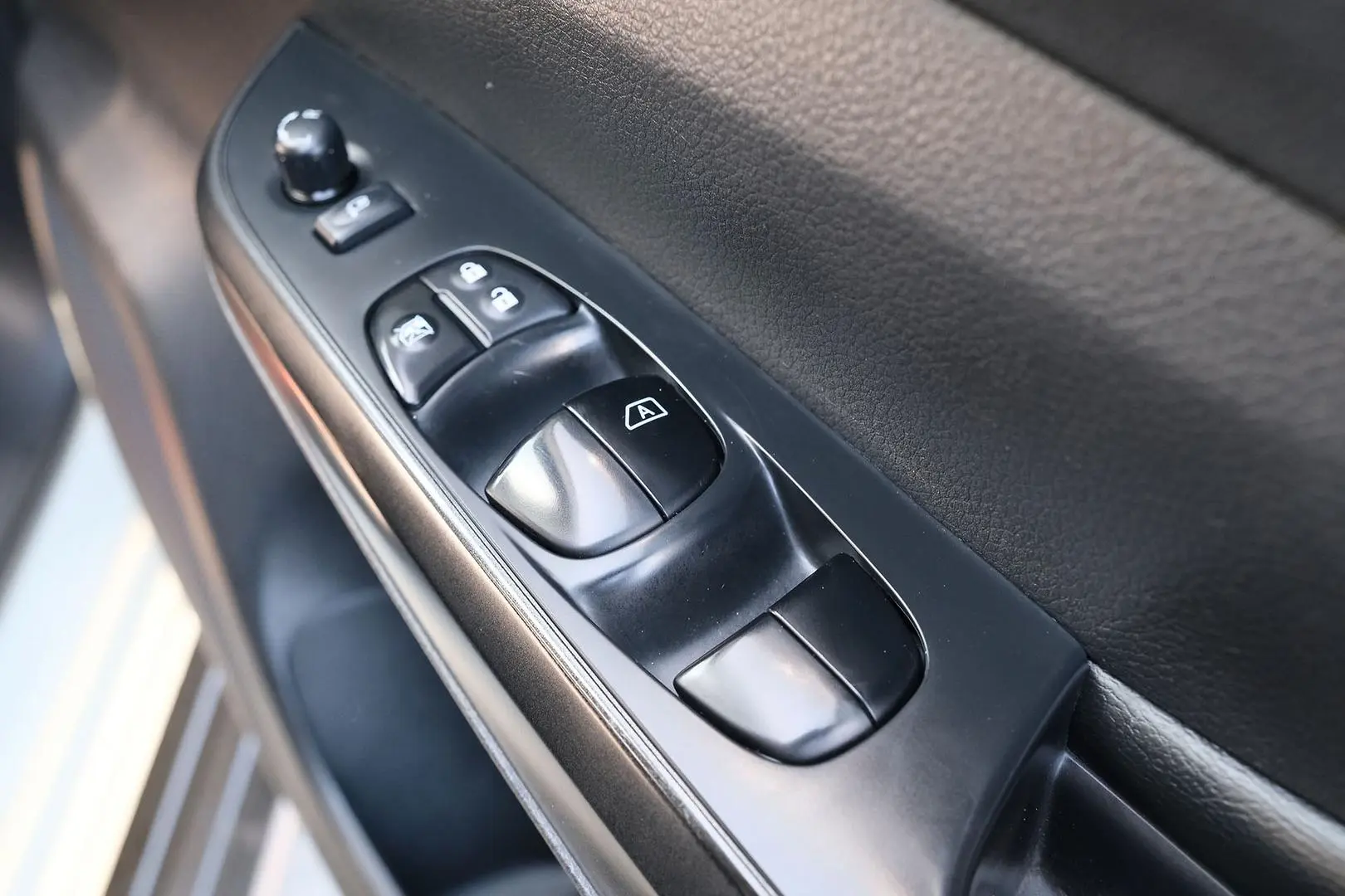 2021 Nissan Navara Gallery Image 13