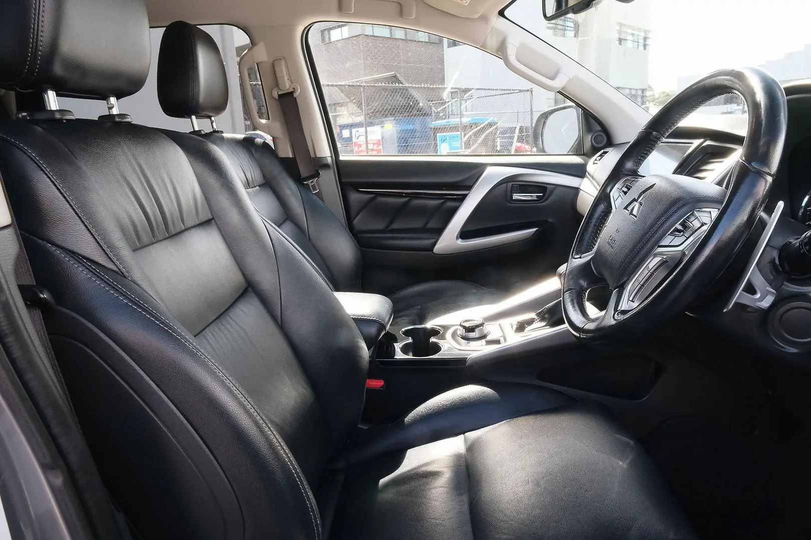 2017 Mitsubishi Pajero Sport Gallery Image 13