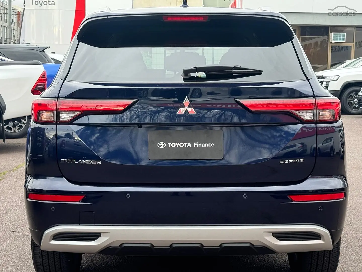 2022 Mitsubishi Outlander Image 6