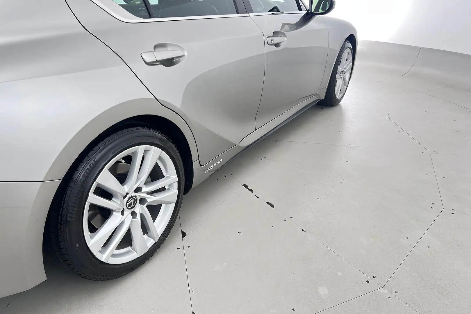 2020 Lexus IS Gallery Image 5