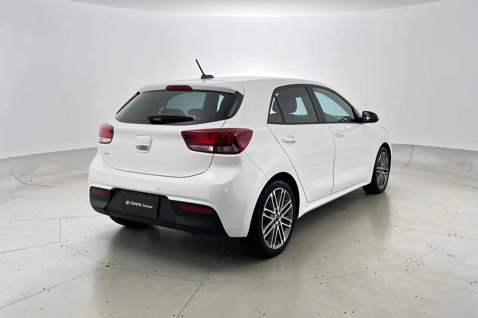 2022 Kia Rio Gallery Image 4