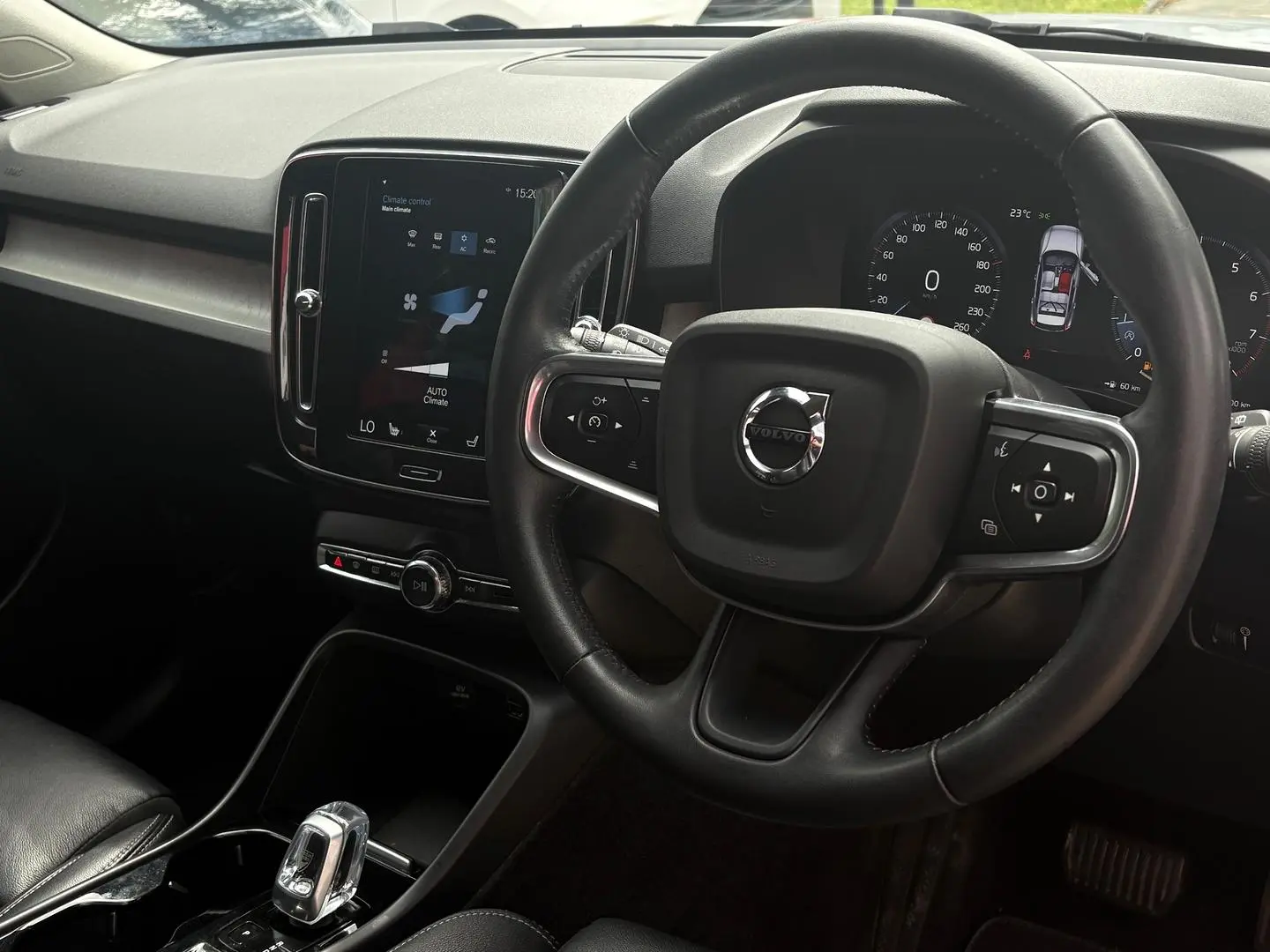 2021 Volvo XC40 Gallery Image 12