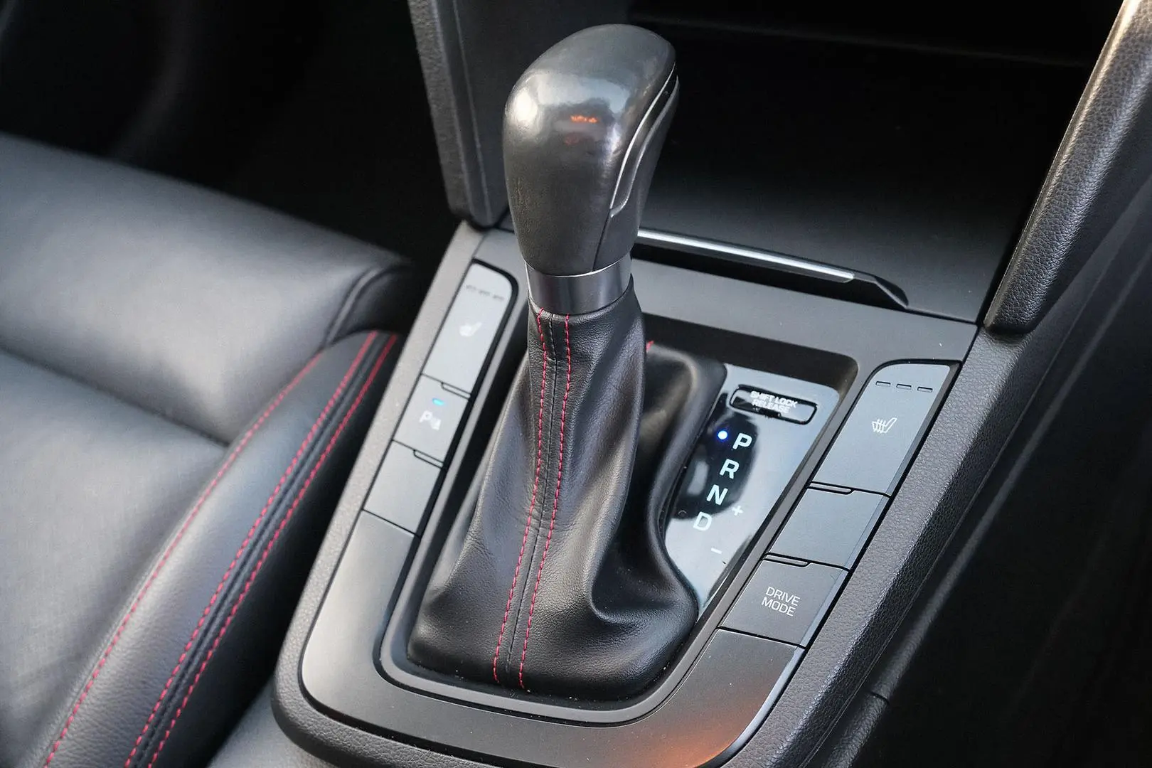 2017 Hyundai Elantra Gallery Image 19