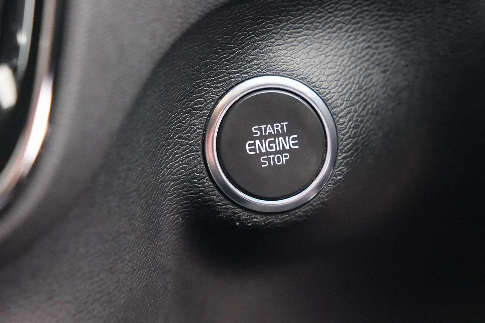 2020 Volvo XC40 Gallery Image 16