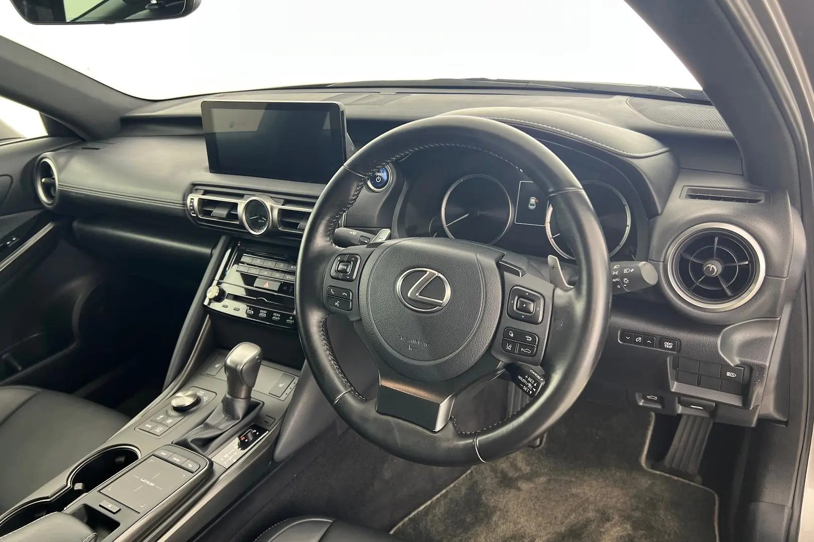 2020 Lexus IS Gallery Image 2