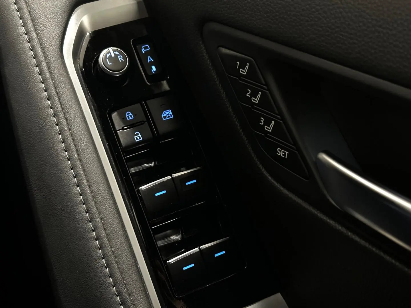 2022 Toyota Landcruiser Gallery Image 19