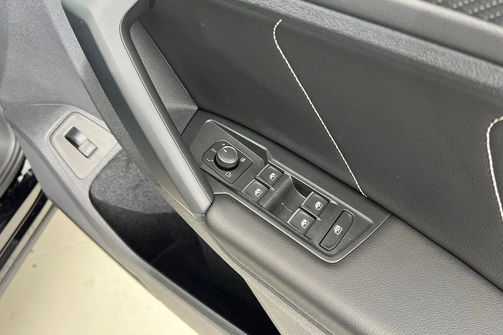 2024 Volkswagen Tiguan Gallery Image 13