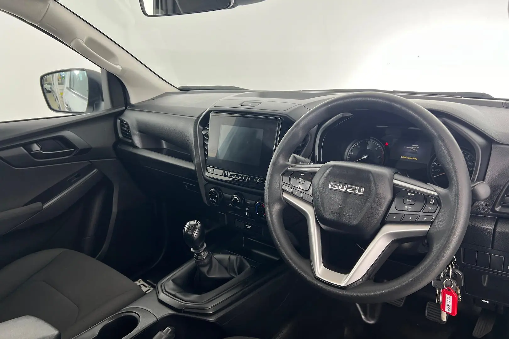 2020 Isuzu D-MAX Image 3