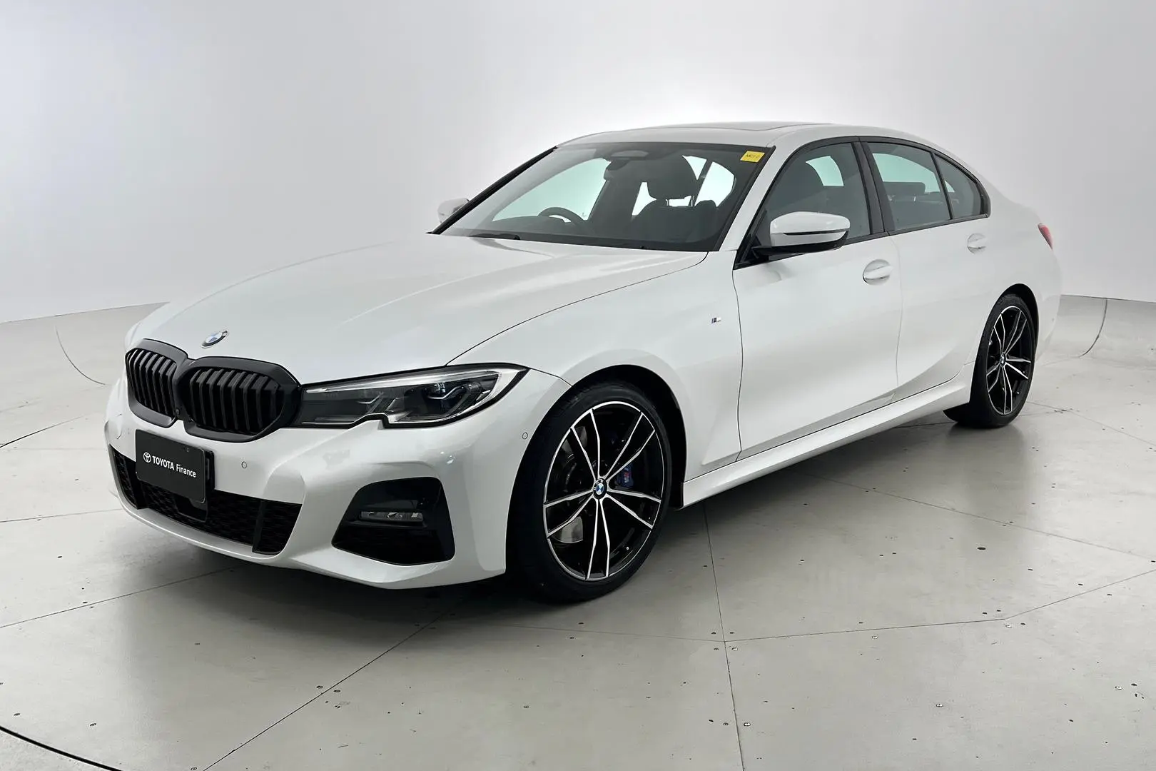2021 BMW 3 Series Gallery Image 9