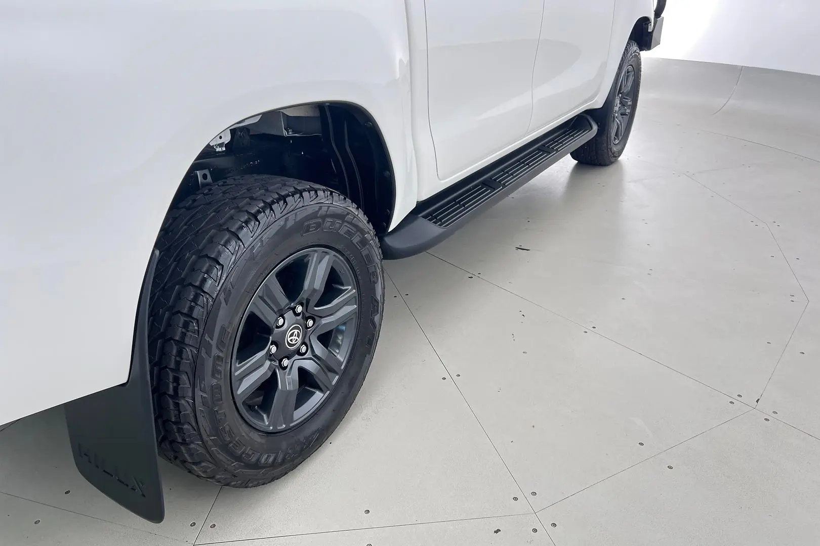 2022 Toyota Hilux Gallery Image 9