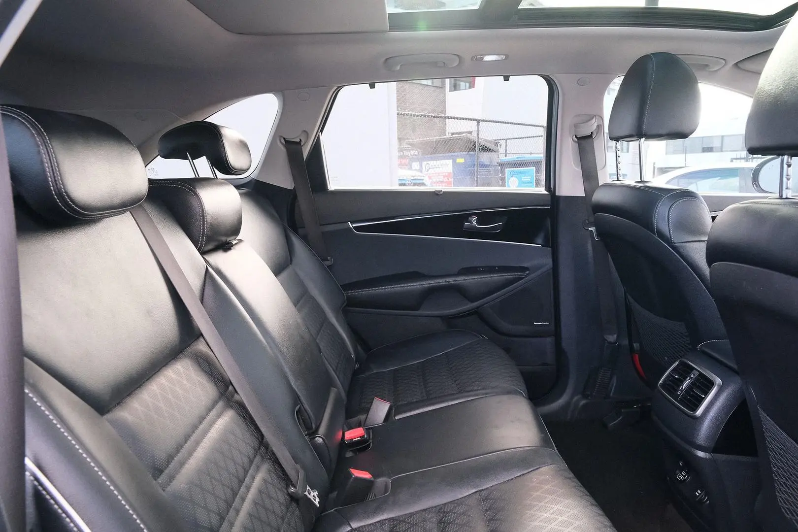 2018 Kia Sorento Gallery Image 11