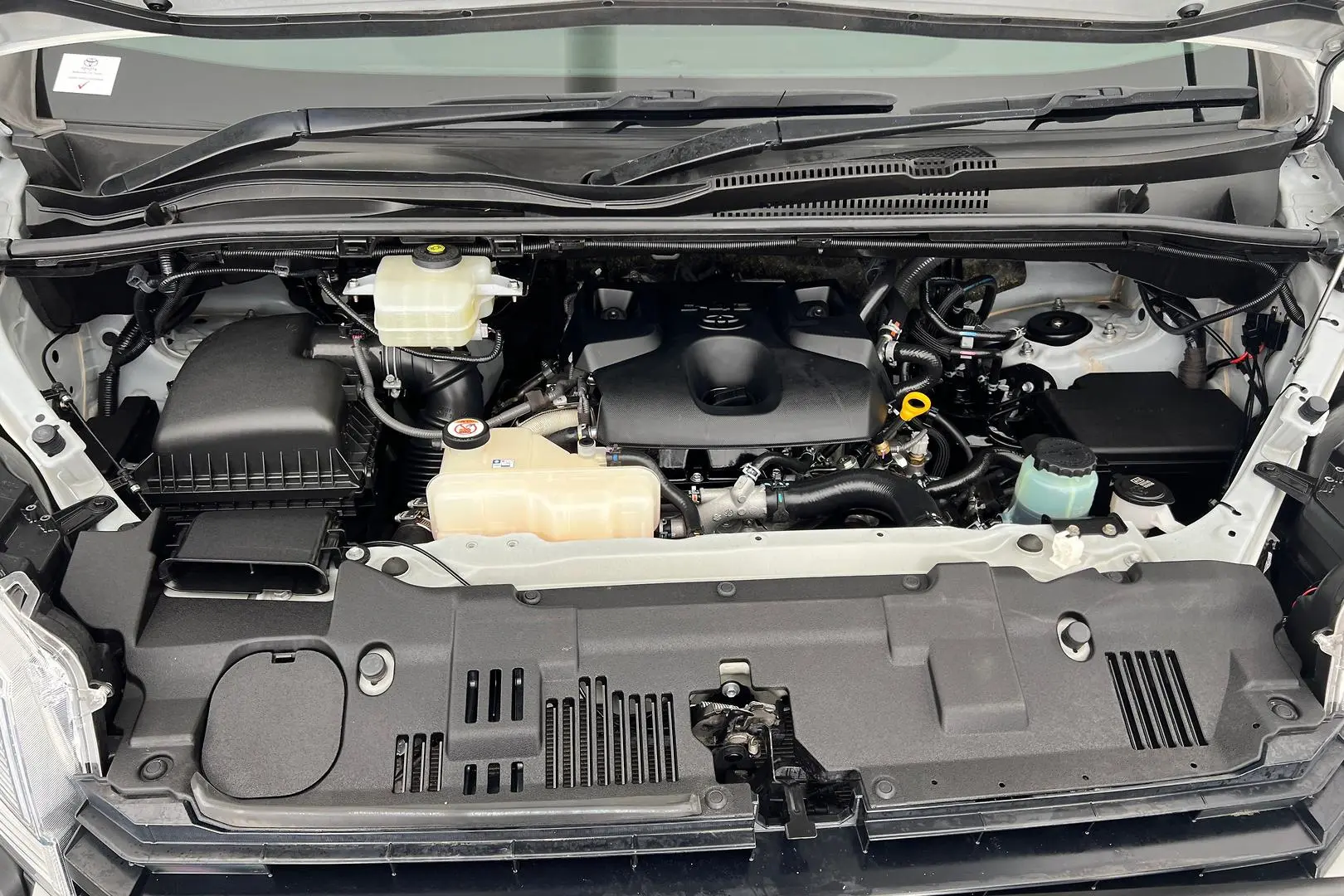 2019 Toyota Hiace Gallery Image 18