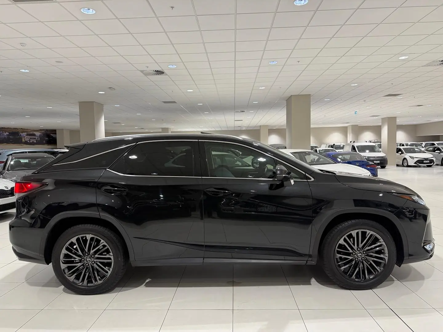 2022 Lexus RX Gallery Image 2