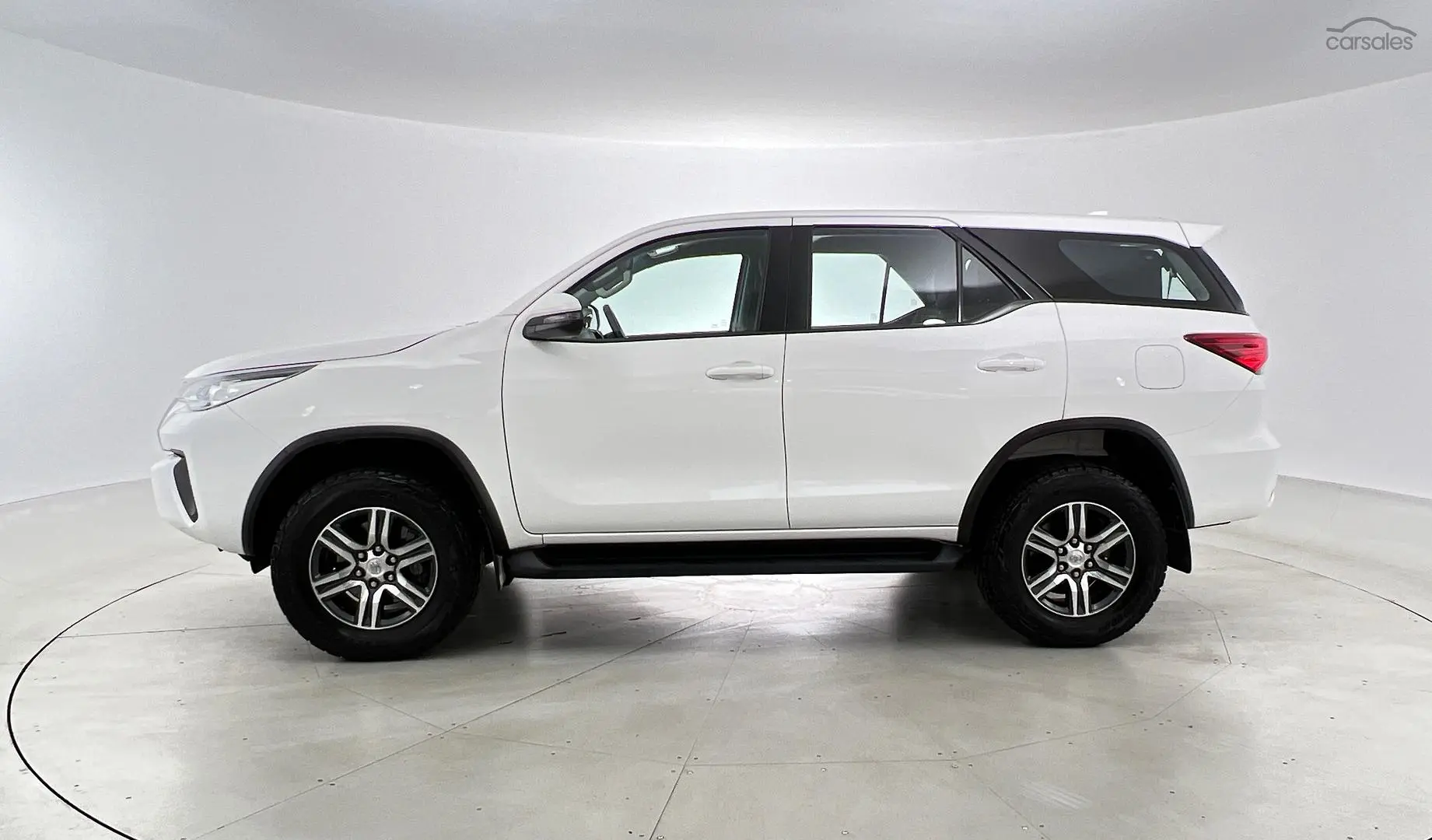 2019 Toyota Fortuner Image 5