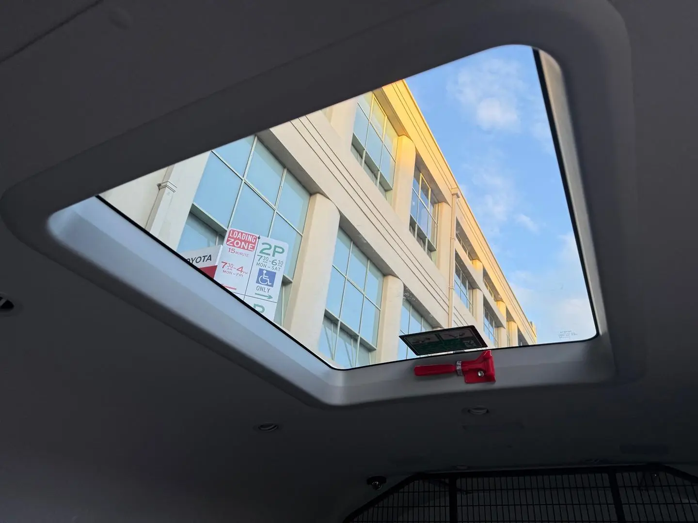 2019 Toyota Hiace Gallery Image 18