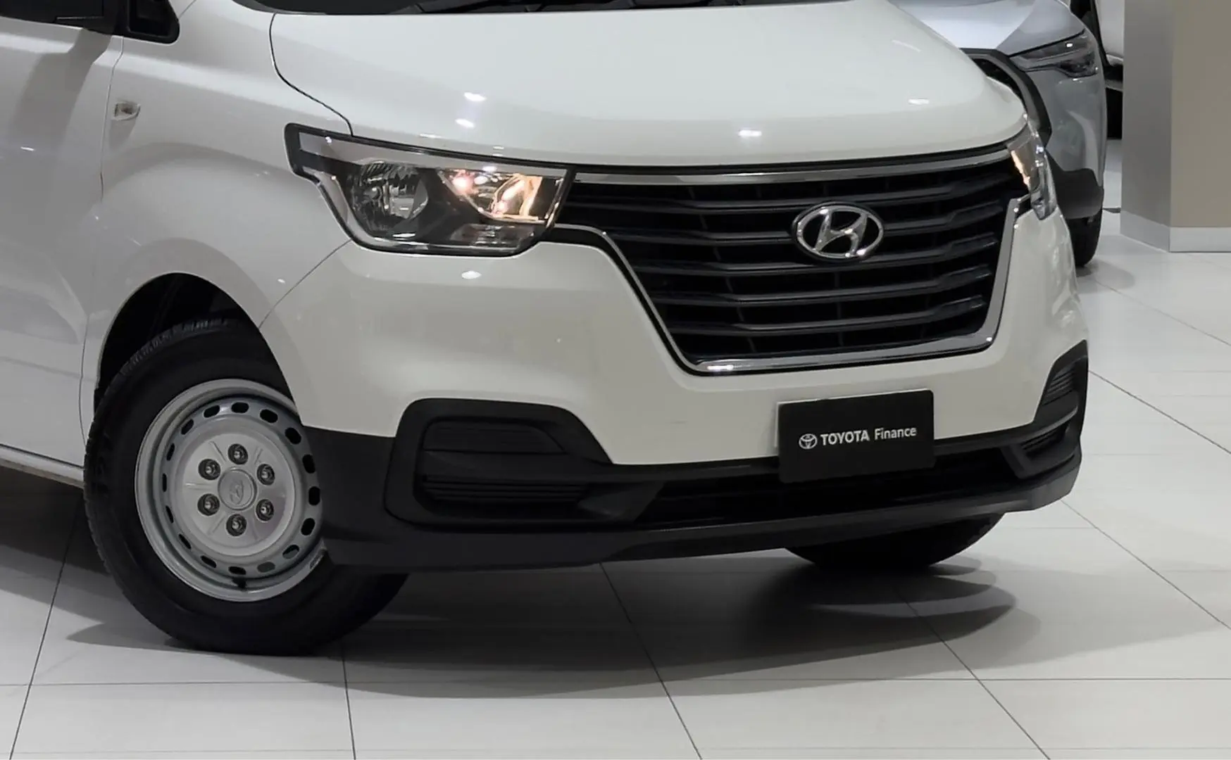 2021 Hyundai iLoad Gallery Image 3