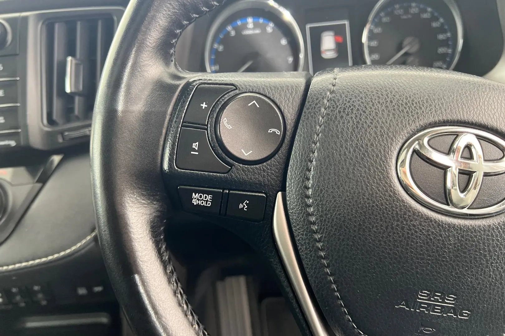 2016 Toyota RAV4 Gallery Image 15