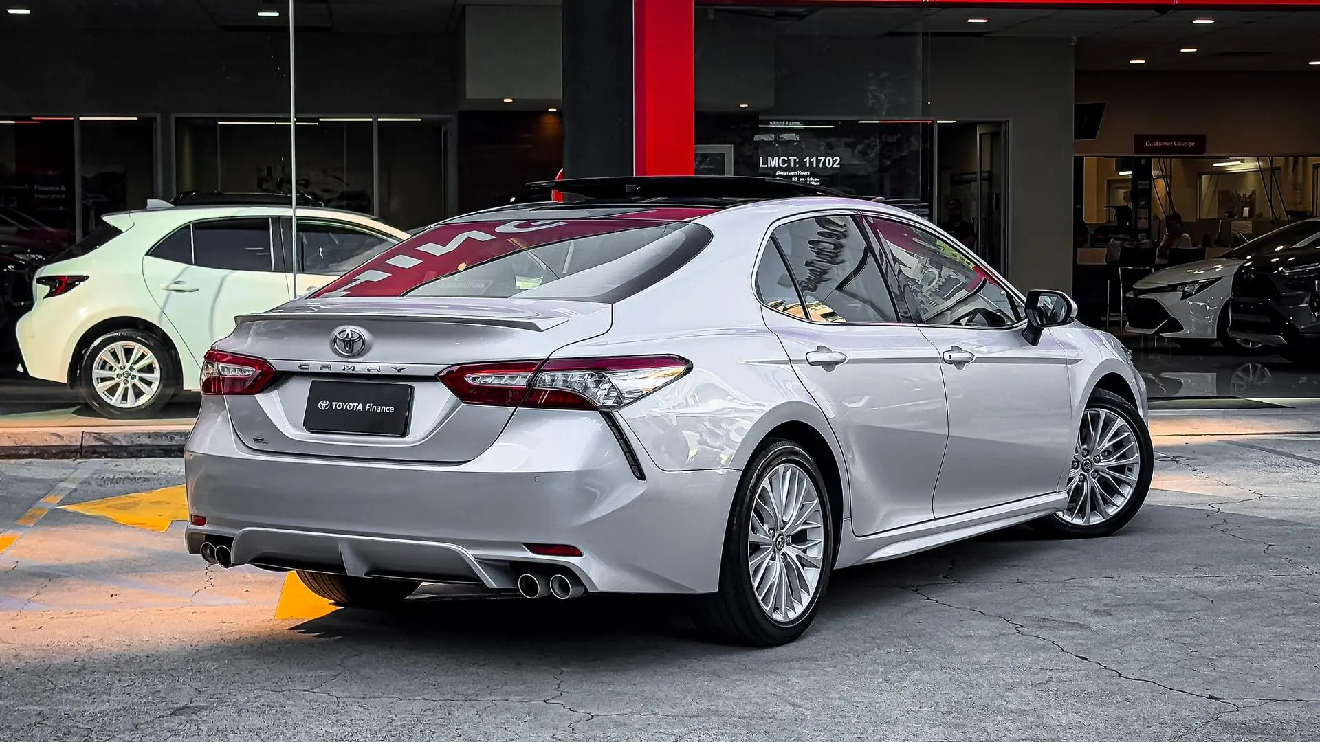 2019 Toyota Camry Gallery Image 7