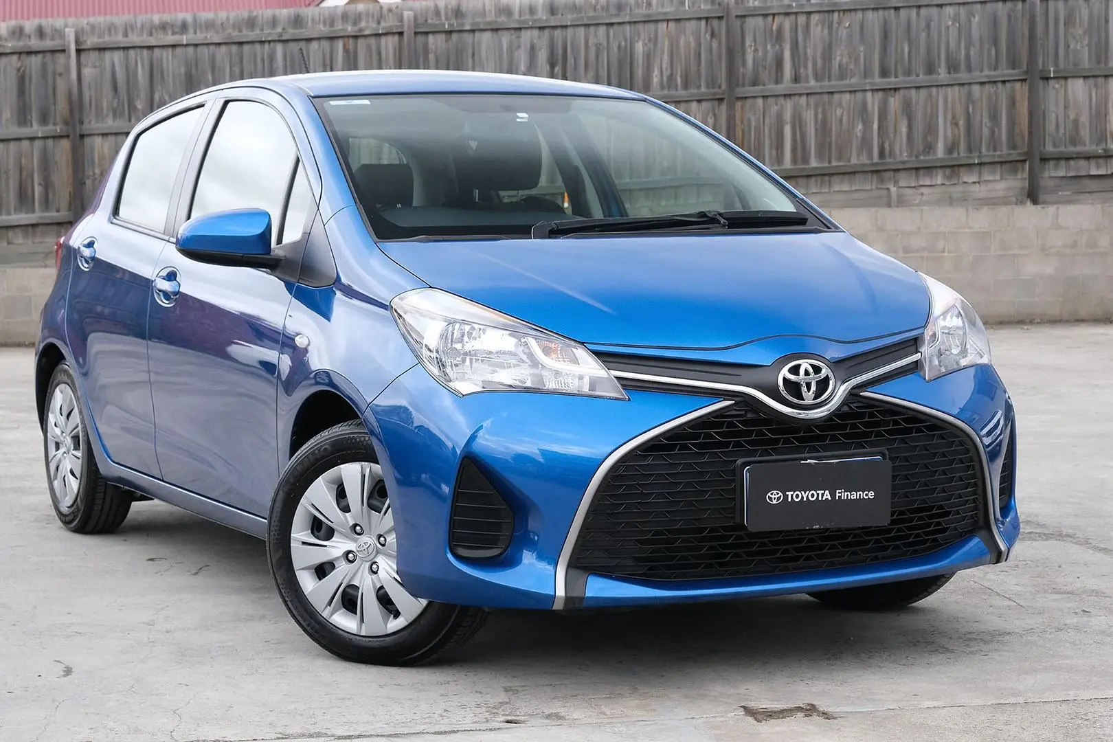 2016 Toyota Yaris Image 1