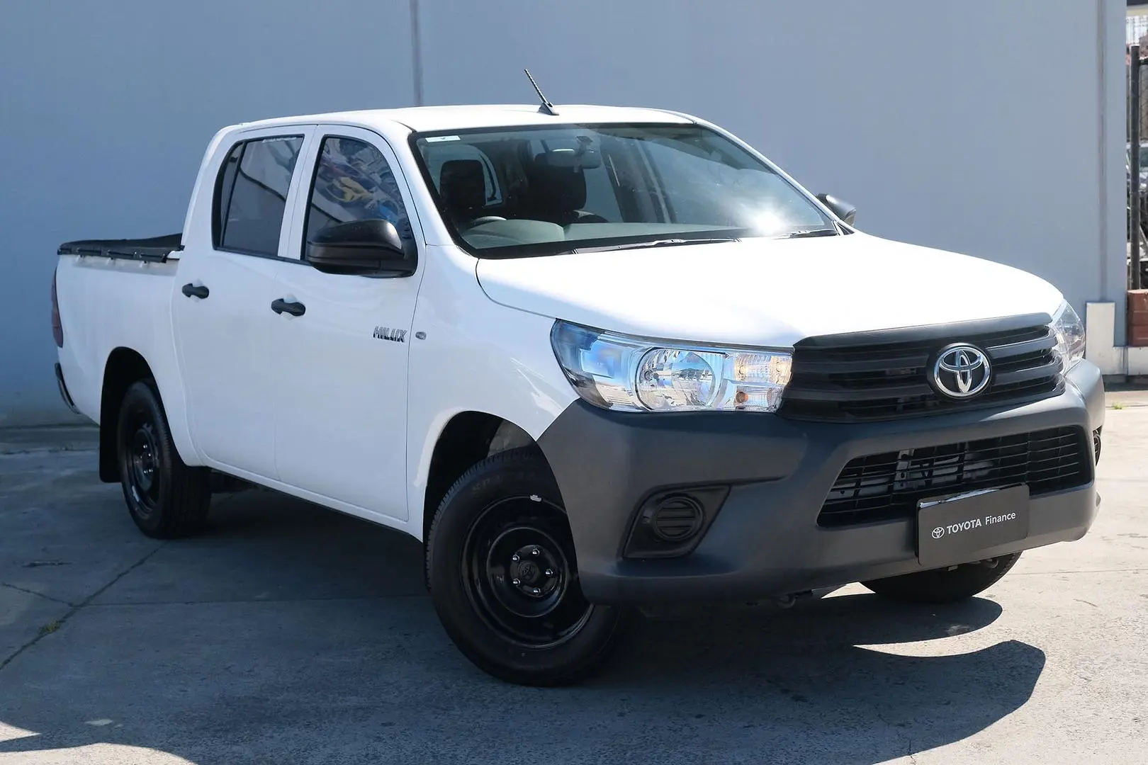 2017 Toyota Hilux Gallery Image 1