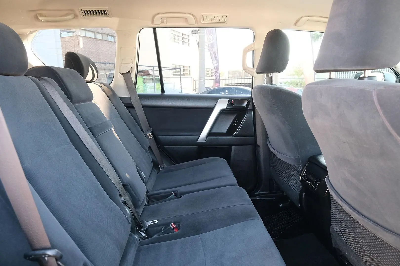 2019 Toyota Landcruiser Prado Gallery Image 11