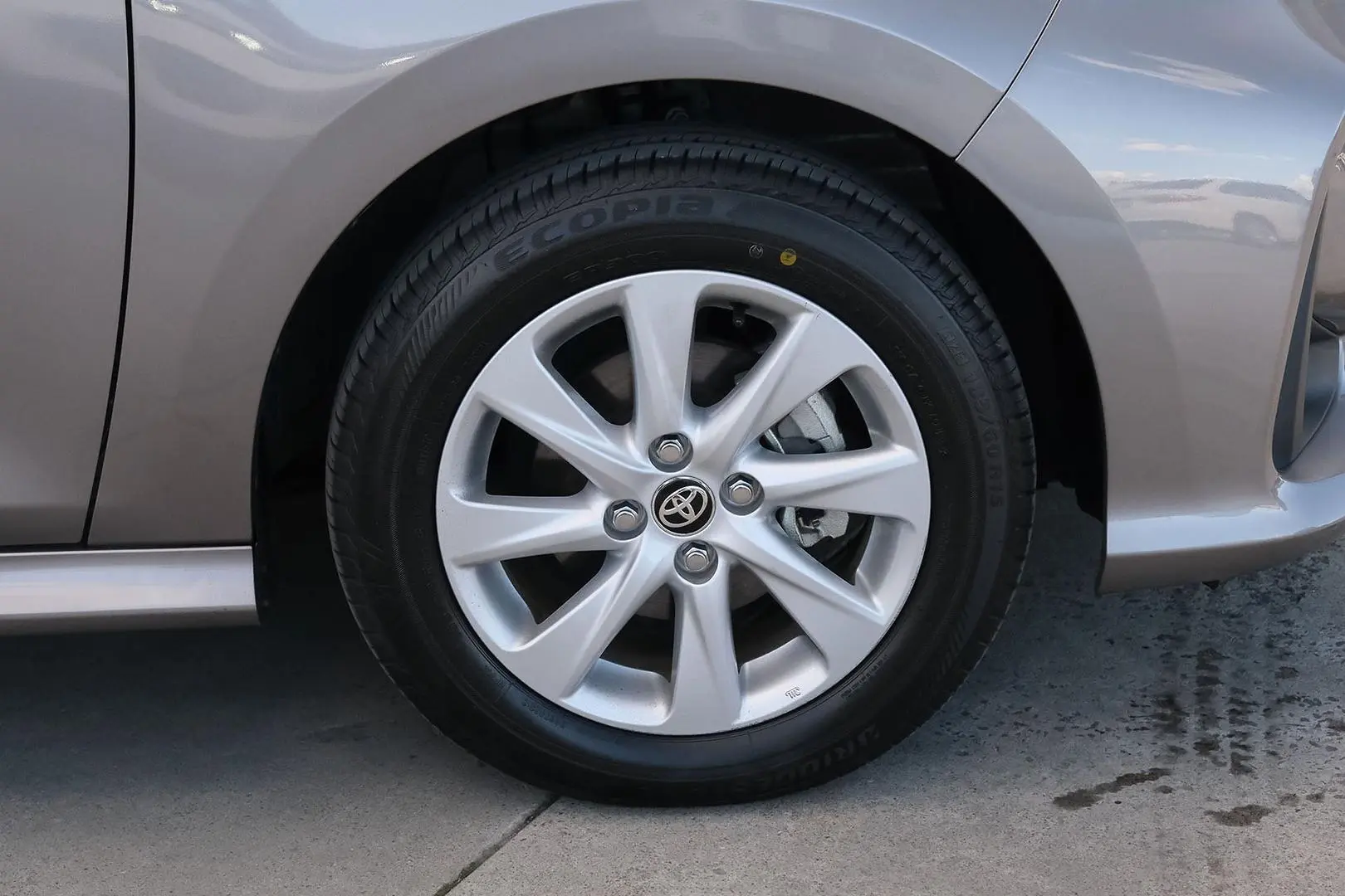 2022 Toyota Yaris Gallery Image 6
