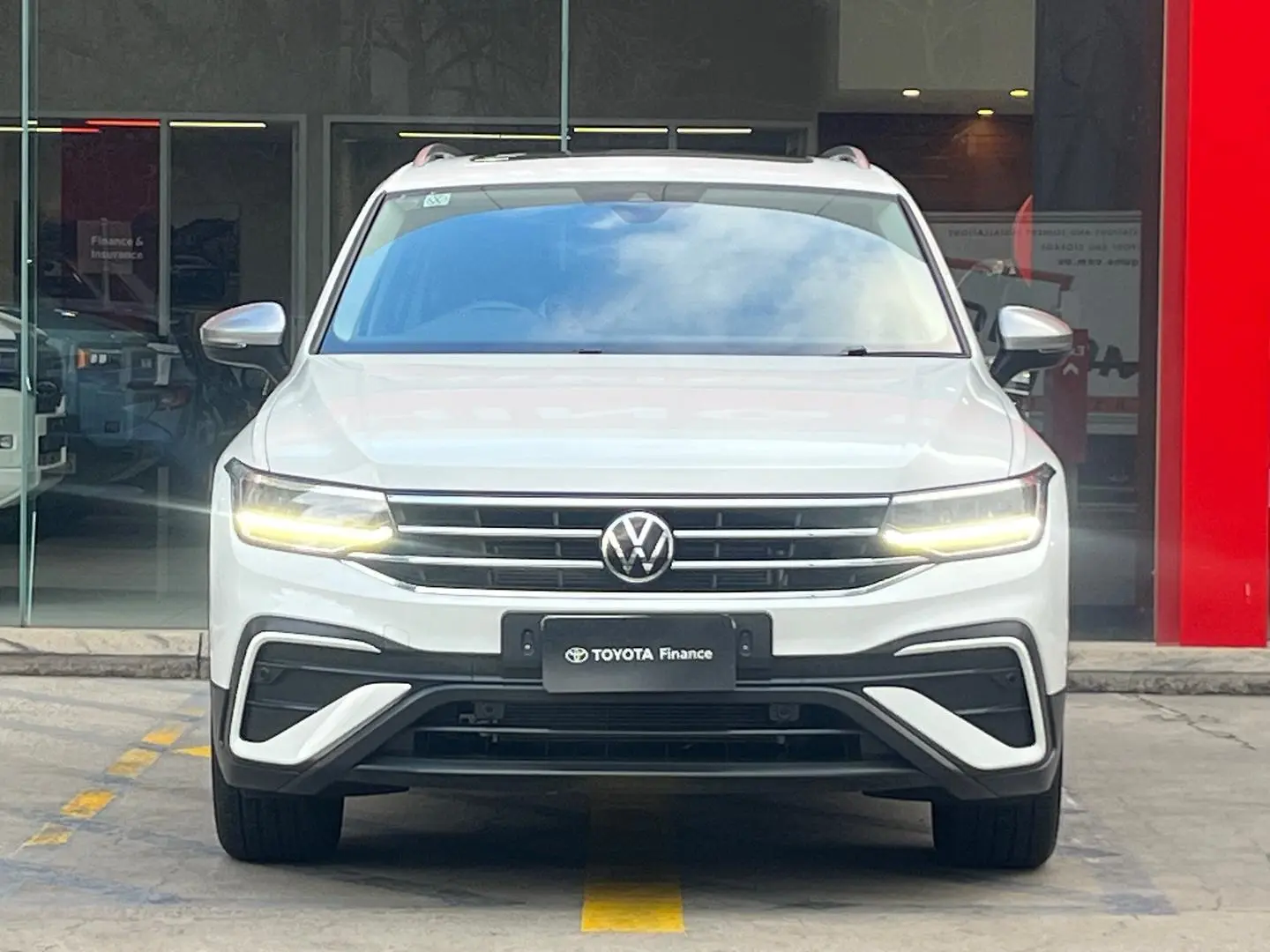 2023 Volkswagen Tiguan Gallery Image 9