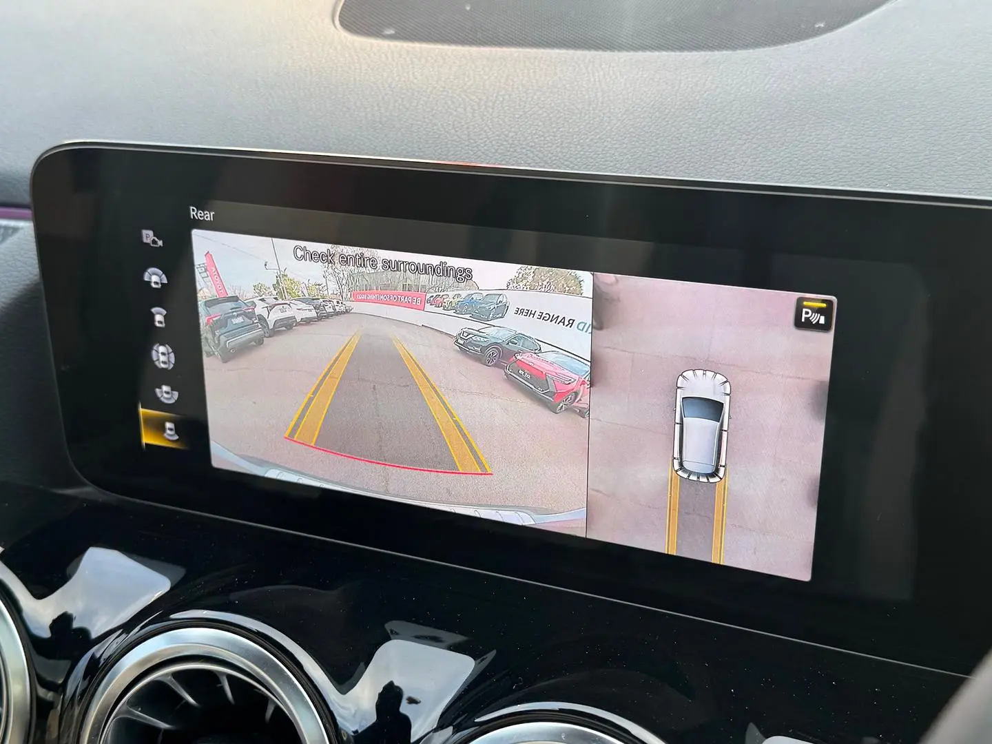 2021 Mercedes-Benz GLA-Class Gallery Image 21