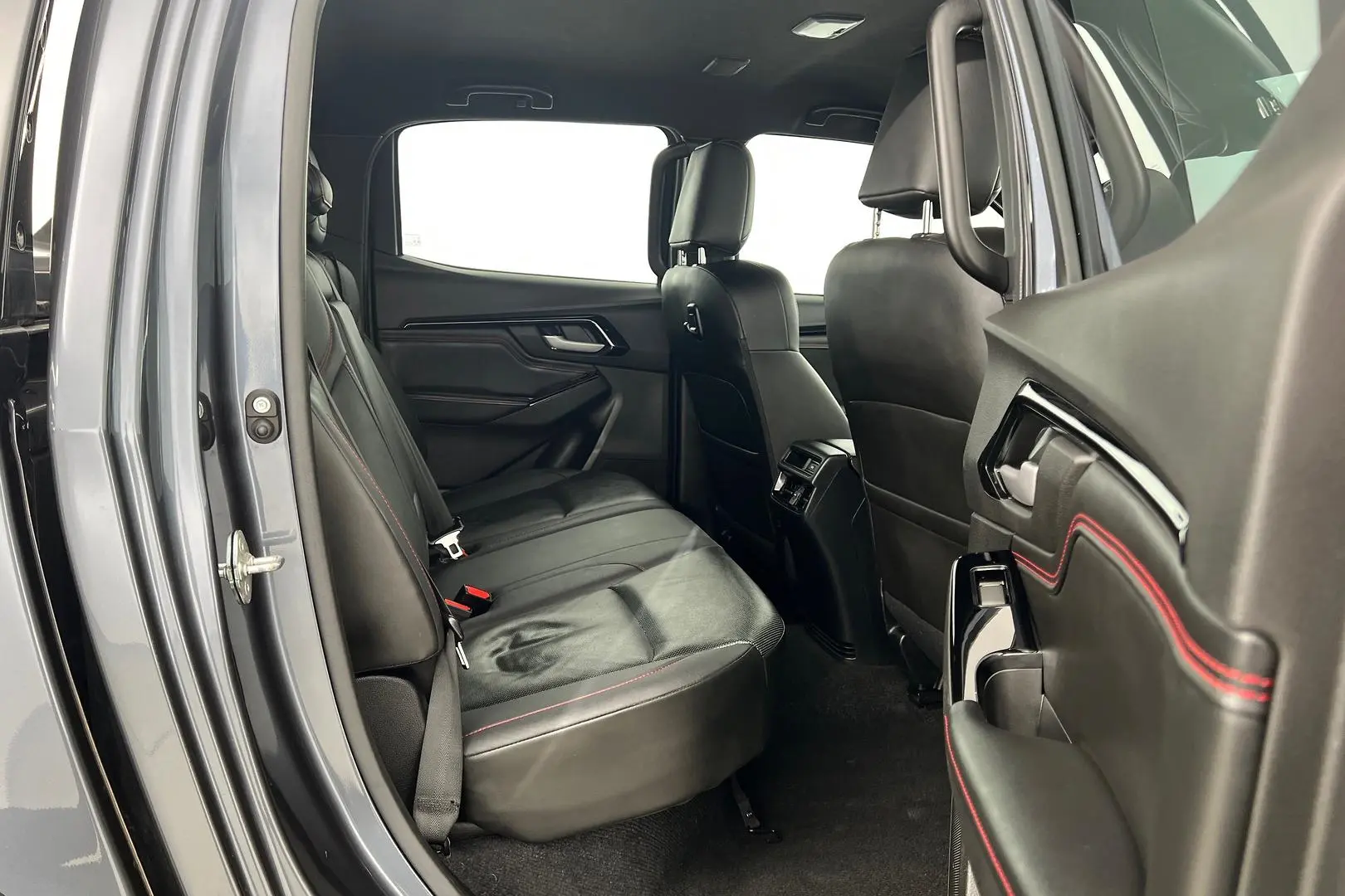 2022 Isuzu D-MAX Gallery Image 10
