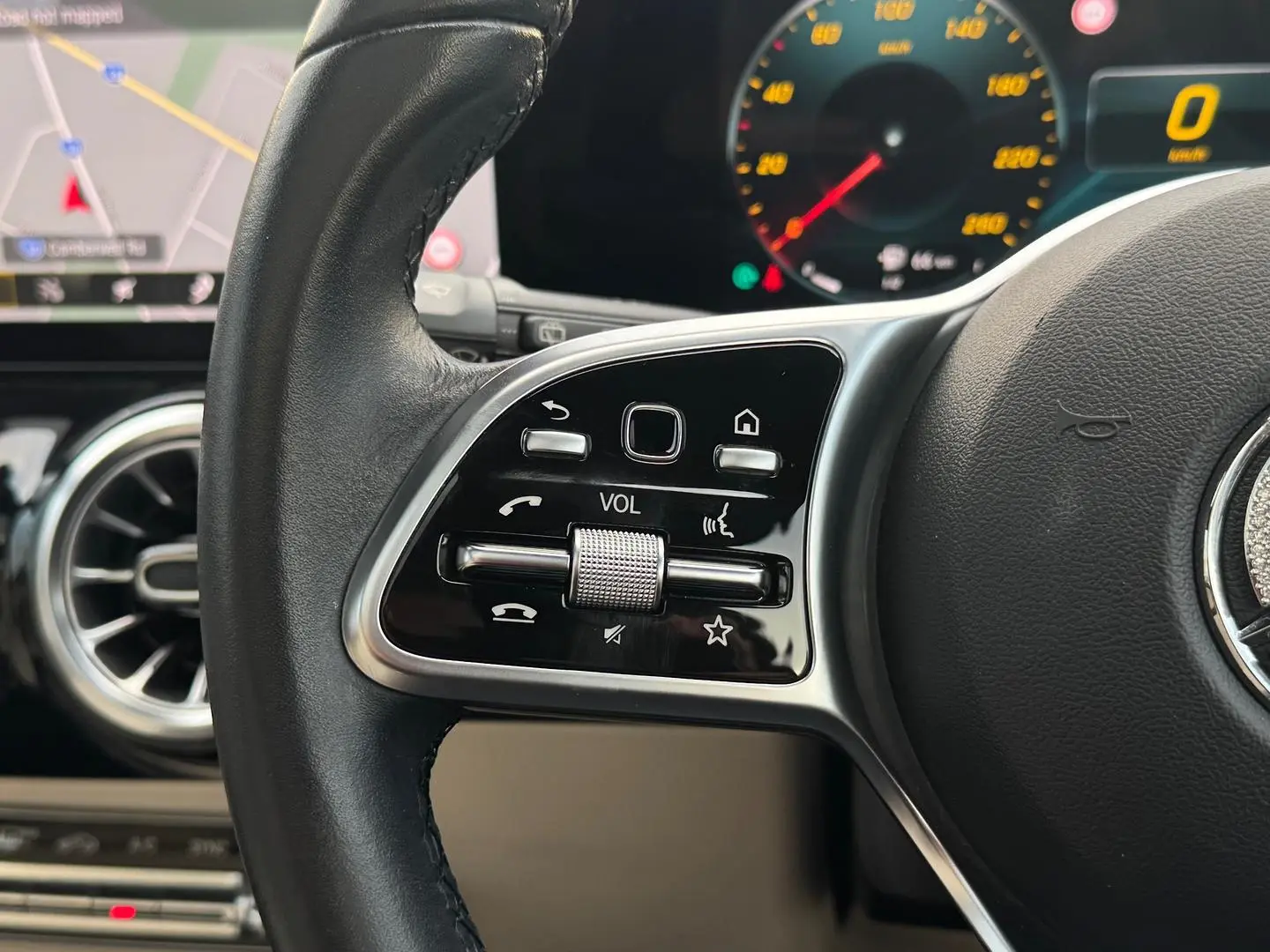 2021 Mercedes-Benz GLA-Class Gallery Image 23