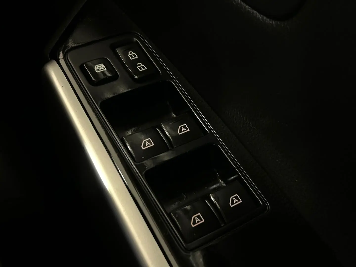 2021 Mitsubishi Pajero Sport Gallery Image 25