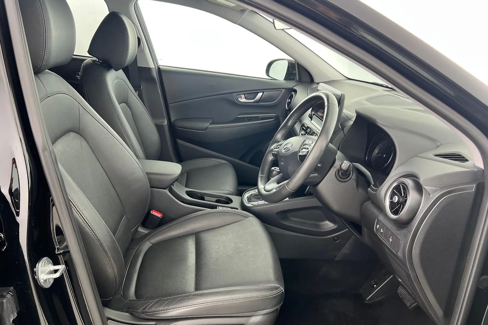 2023 Hyundai Kona Gallery Image 11