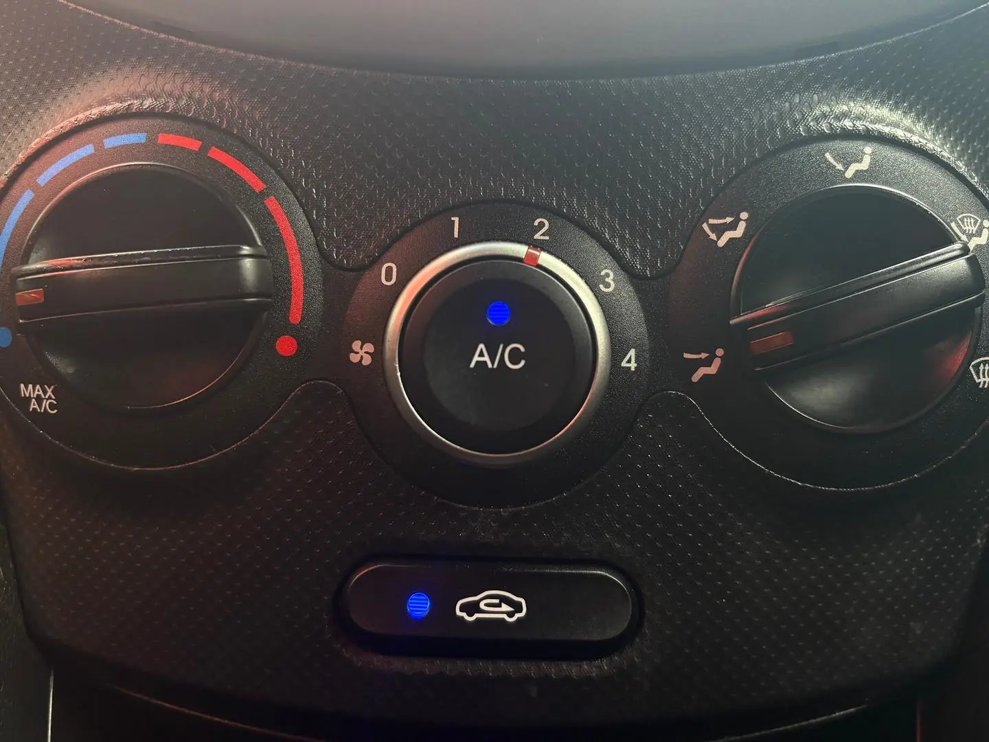 2017 Hyundai Accent Gallery Image 21