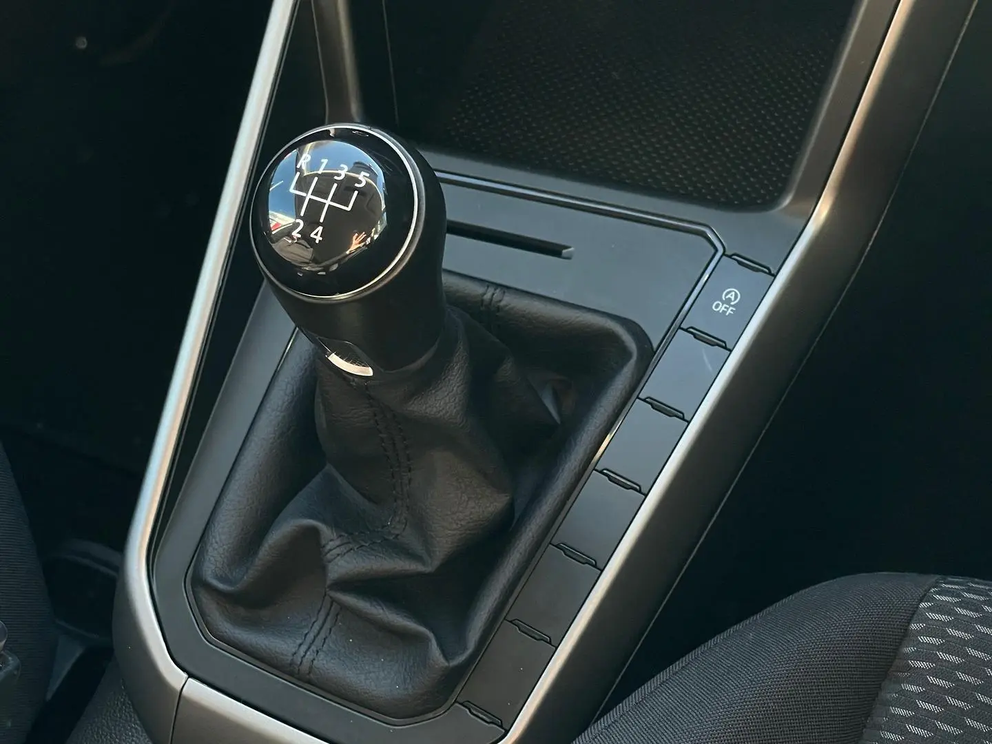 2020 Volkswagen Polo Gallery Image 17