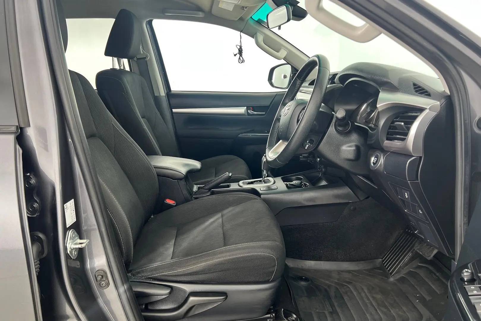 2022 Toyota Hilux Gallery Image 15