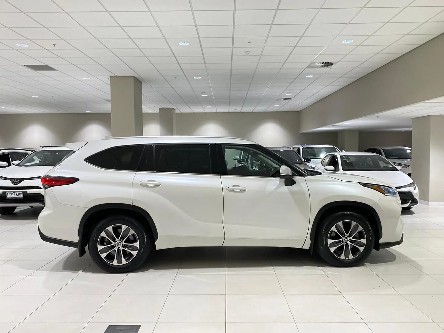 2022 Toyota Kluger Gallery Image 2