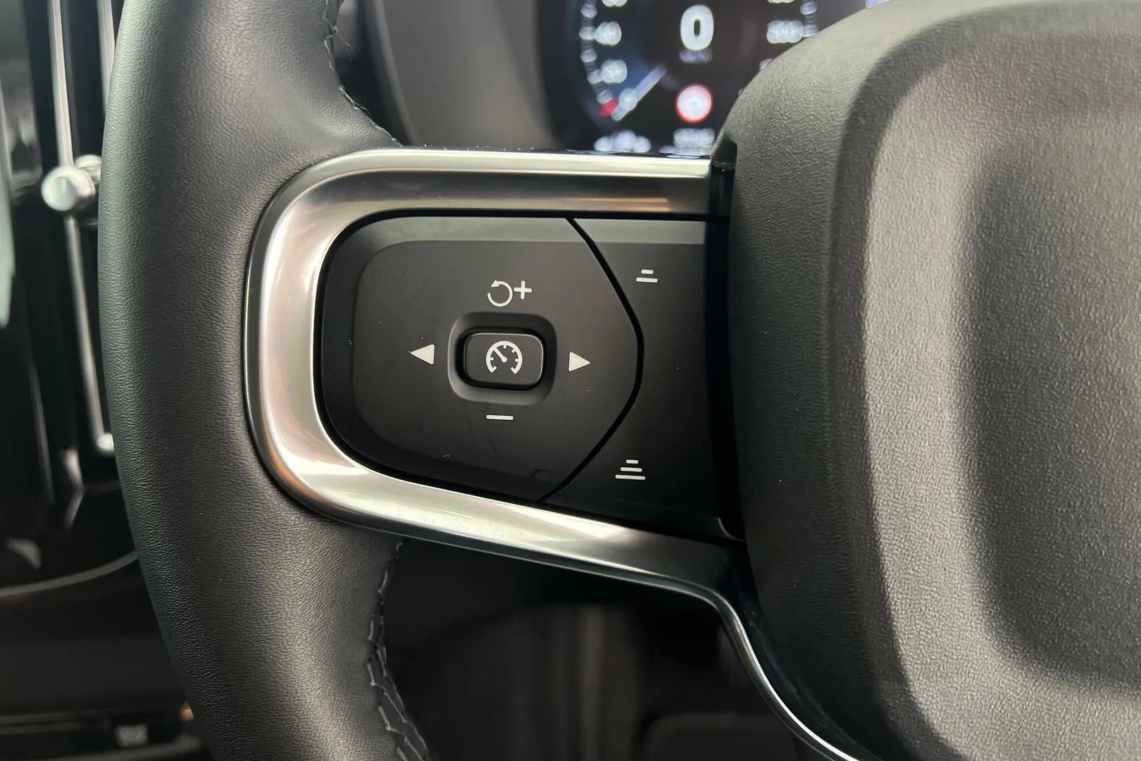 2022 Volvo XC40 Gallery Image 18