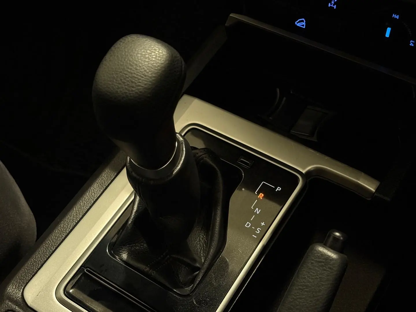 2022 Toyota Landcruiser Prado Gallery Image 19