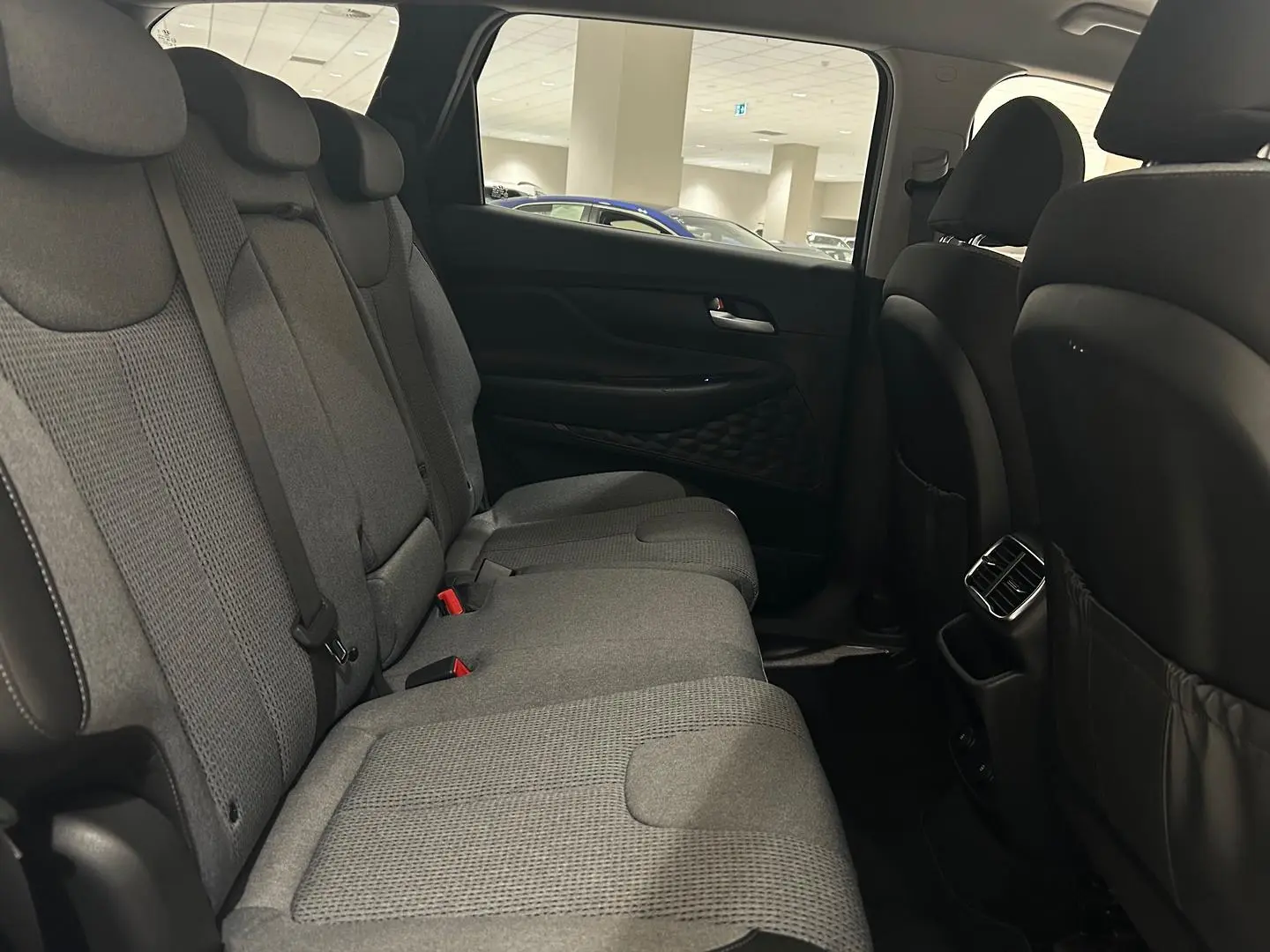 2020 Hyundai Santa Fe Gallery Image 14