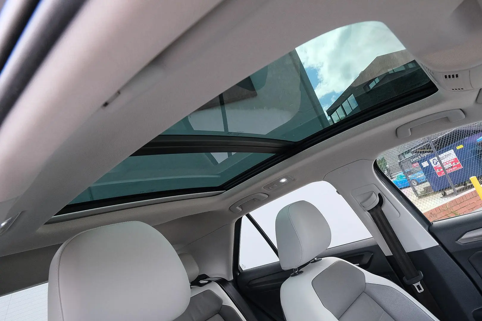 2021 Volkswagen T-Roc Gallery Image 8