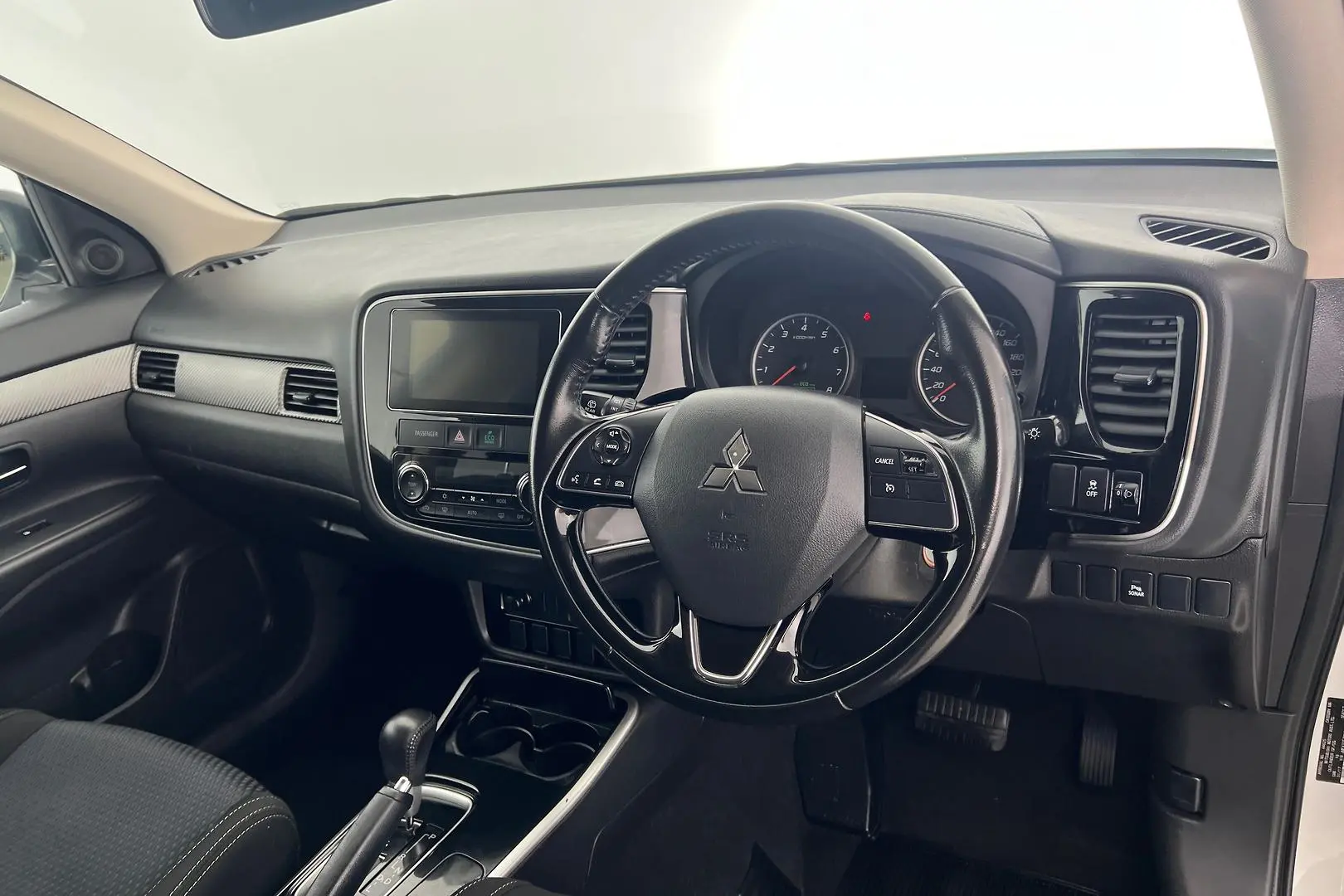2017 Mitsubishi Outlander Gallery Image 12